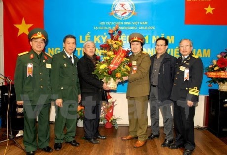 纪念越南人民军建军71周年活动在各地举行