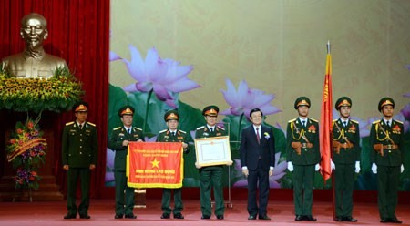 张晋创出席越南军队商业股份银行劳动英雄称号颁授仪式