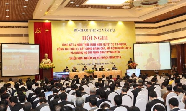 越南政府总理阮晋勇出席2016年交通运输部门任务部署会议