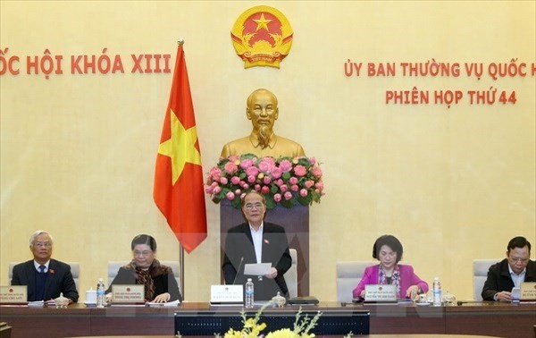 越南国会常委会第44次会议继续举行