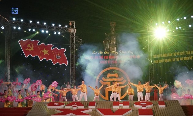 河内市举行多项活动 庆祝越共12大召开