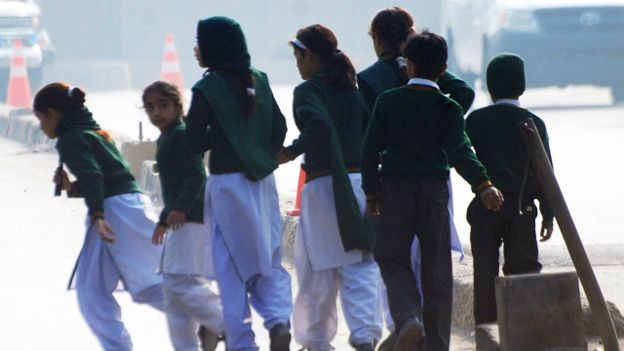 防范自杀式袭击 巴基斯坦学校停课