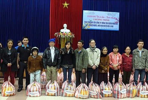 越南全国各地为政策优抚对象与贫困家庭过好年开展帮扶活动