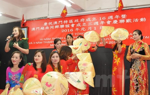 海外越南人欢欣鼓舞迎接丙申春节