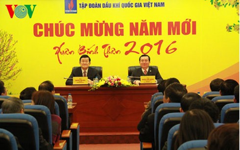 张晋创主席向越南国家石油天然气集团干部职工拜年