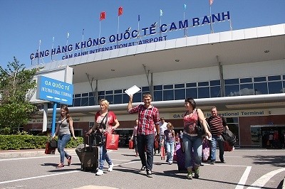 庆和省金兰机场迎接182趟国际航班