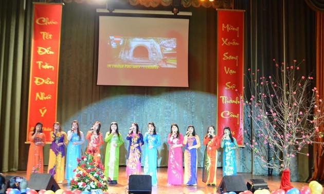 旅居各国越南人喜迎丙申春节