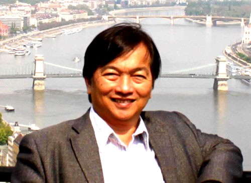 数学博士裴明峰正式成为匈牙利三名越侨教授之一