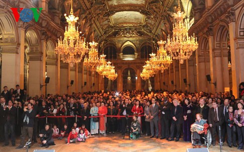 丙申春节迎春活动在巴黎市政厅举行