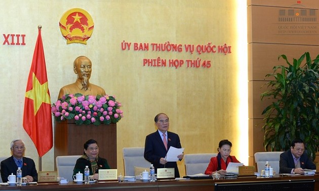 越南国会常委会讨论《新闻法修正案（草案）》和《儿童保护、照顾和教育法修正案（草案）》