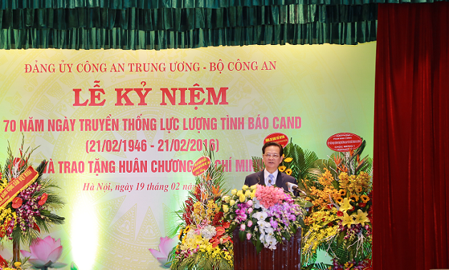 阮晋勇总理出席越南人民公安情报力量传统日七十周年纪念大会