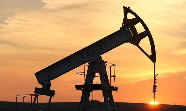 国际油价在俄罗斯宣布冻结产量后继续上涨