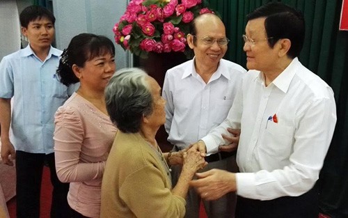 越南国家主席张晋创接触胡志明市第一郡选民