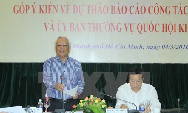 向越南第13届任期国会和国会常委会工作报告草案提供意见