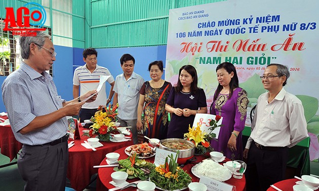 越南举行多项活动庆祝三八国际妇女节106周年