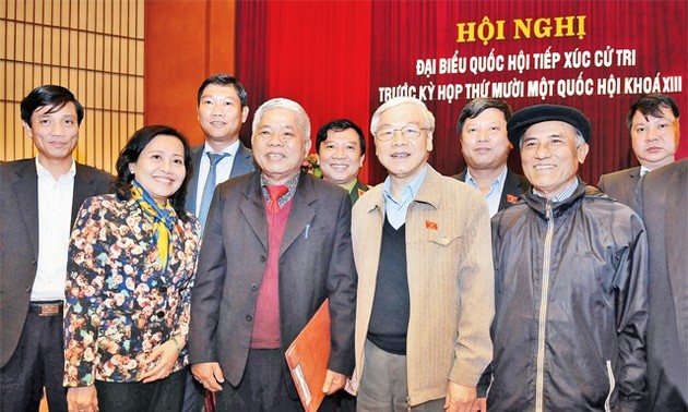 越南各地国会代表团听取选民意见