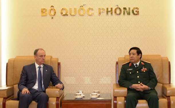 越南国防部长冯光青会见俄罗斯联邦国家安全委员会秘书帕特鲁舍夫