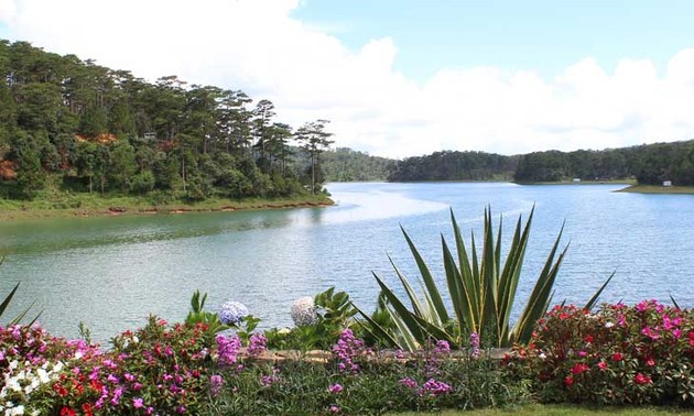 大叻市的泉林湖—仙石山生态旅游区