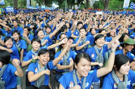 越南全国各地纷纷举行活动纪念胡志明共青团成立85周年