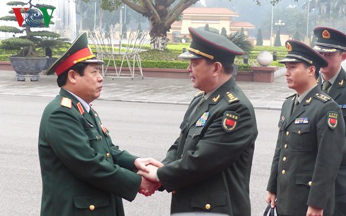 中国国防部长常万全对越南进行正式友好访问