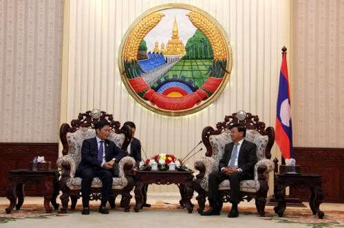 老挝总理通伦鼓励越南企业投资老挝
