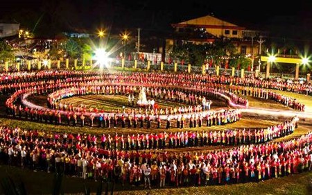 安沛省2016年芒炉旅游文化周和穆庚寨梯田旅游文化周开幕