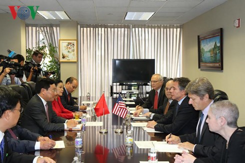 越南政府副总理兼外长范平明会见美国副国务卿布林肯