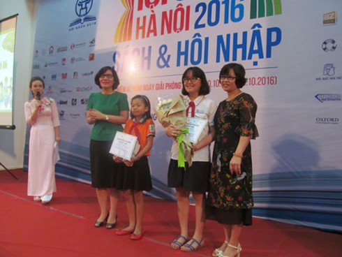 越南27名学生被授予首都阅读文化大使称号