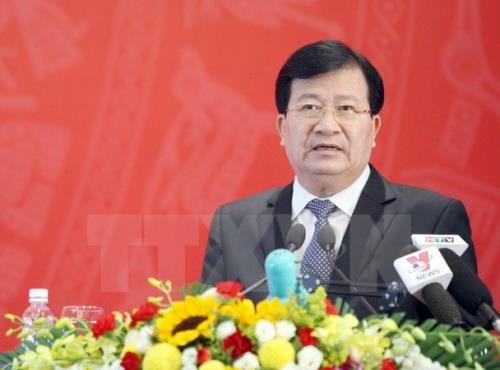 越南政府副总理郑庭勇主持汽车工业会议