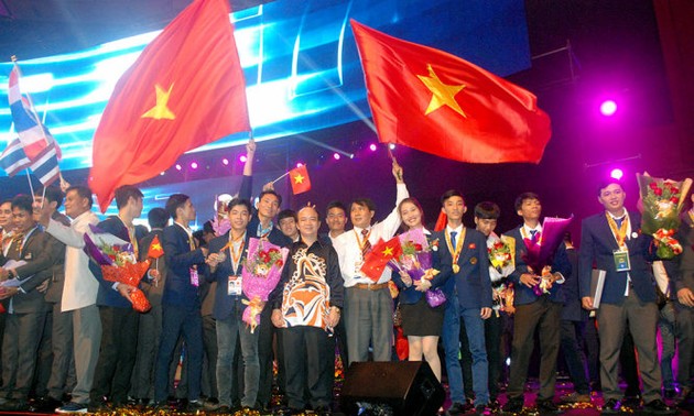 越南代表团参加第11届东盟职业技能大赛总结会举行