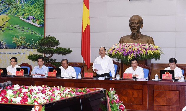 越南政府就2016年经济社会发展措施进行讨论