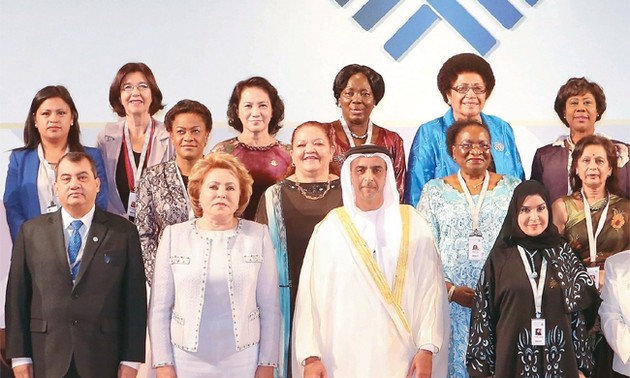 阮氏金银出席第11届全球女性议长峰会闭幕式