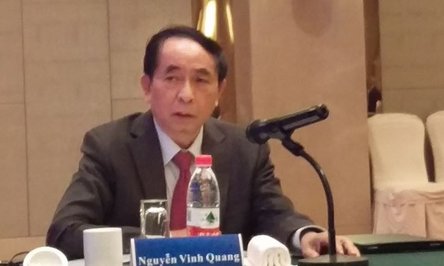越中人民论坛第八次会议回顾实现正常化25年来的越中关系