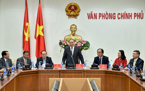 阮春福会见越南消费品发展协会代表团