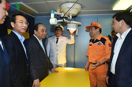 阮春福在岘港市视察越南第二区海上搜救配合中心