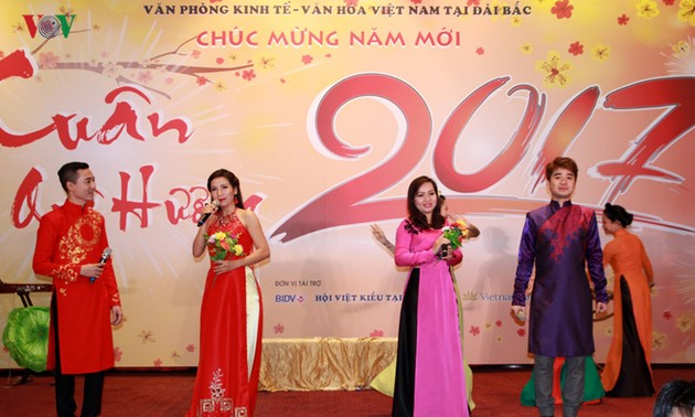 旅居中国台湾越南人举行迎春活动