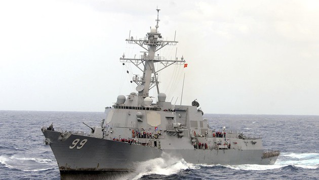 美国海军向伊朗船只发射警示弹
