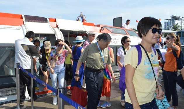 坚江省：国际游轮将游客送至富国岛