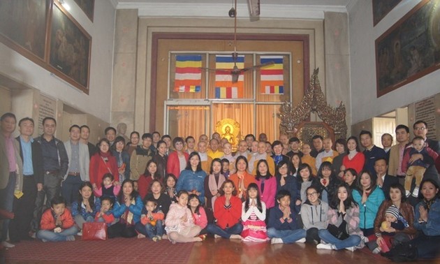 旅居印度越南人举行初春祈安法会