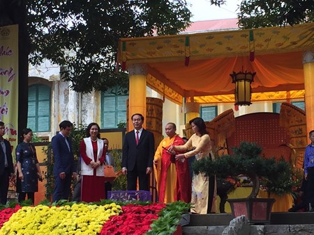 陈大光出席在升龙皇城举行的上香仪式