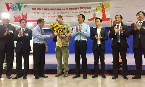越南接待获得越南电子签证的首位国际游客