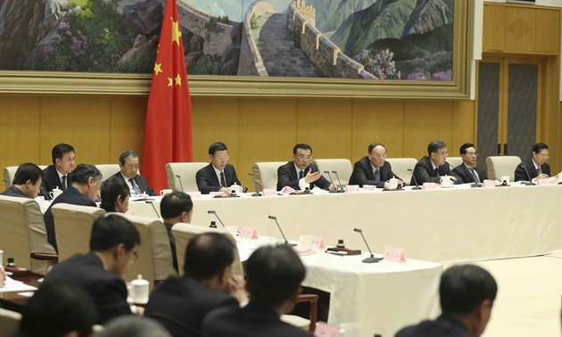 中国国务院总理要求加大反腐力度