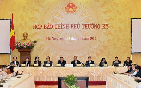 越南政府把稳定宏观经济与实现可持续增长放在优先地位