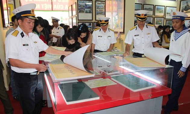 “黄沙长沙归属越南——历史和法理证据”地图与资料展在林同省举行
