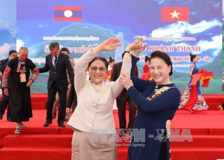 老挝国会主席巴妮结束对越南的访问和出席越老建交55周年纪念活动行程