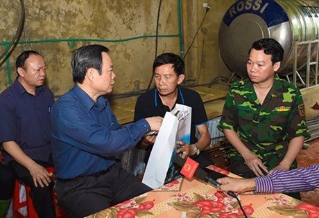 越南国会领导人视察山萝省和安沛省