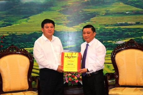  越南河江省与中国广西百色市开展边境劳务管理合作
