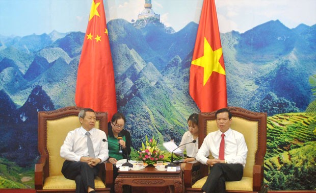 中国云南省文山州委代表团访问河江省