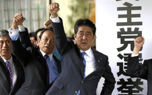 日本首相安倍晋三的执政联盟在众议院选举中获胜