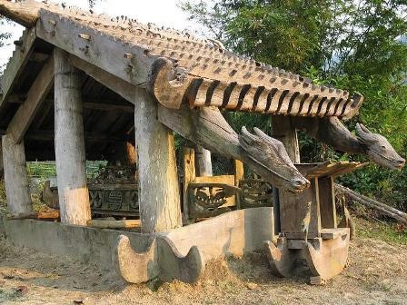 戈都族的木屋雕刻艺术
